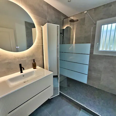 Villa Luxury In With Heated Pool Parties&festive évents Not Allowed *